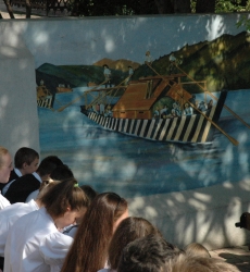 Tutajkép az iskolaudvar falán, Wágner Mátyás alkotása- Ulmer Schachtel von Mátyás Wagner